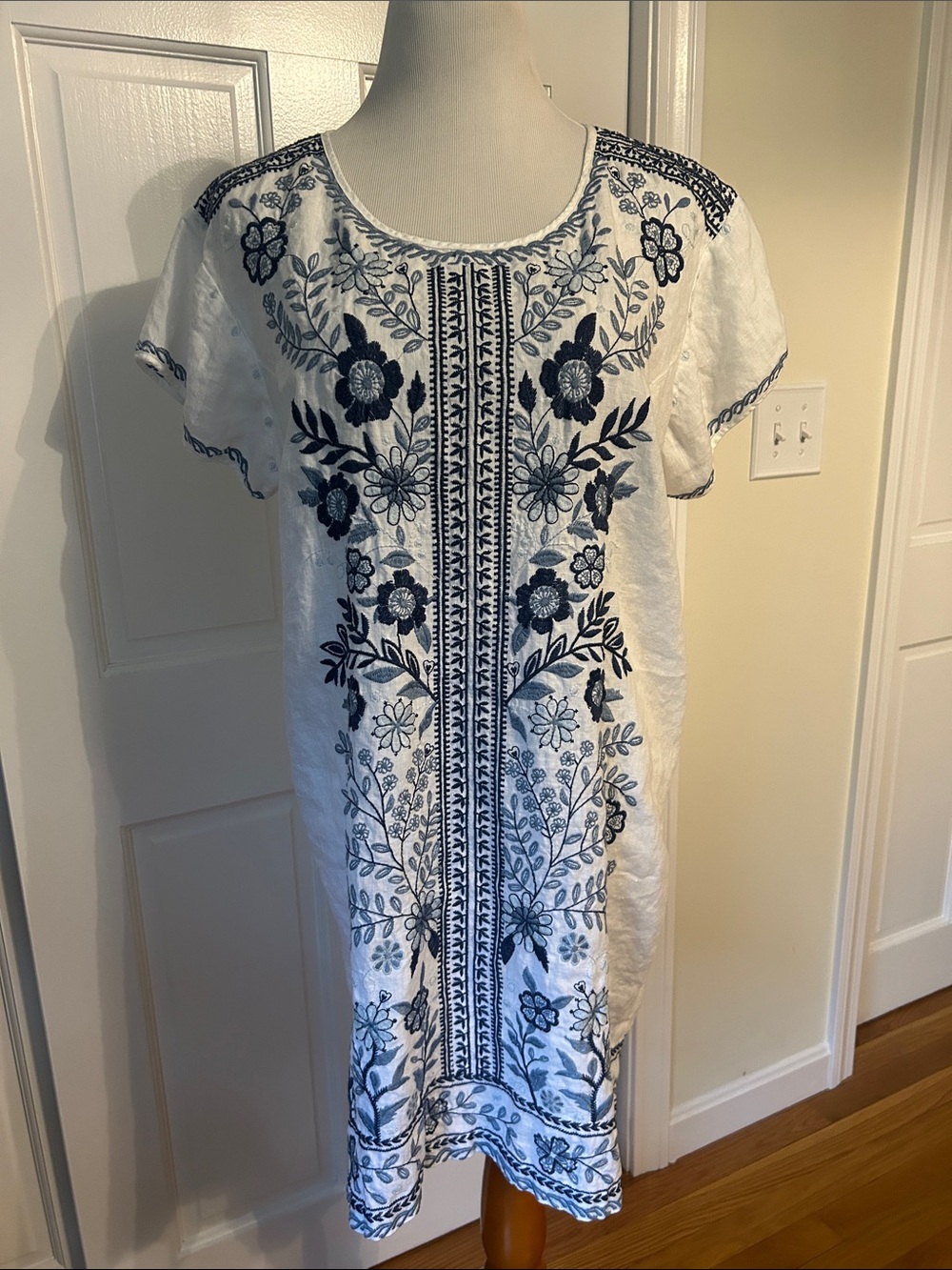 Johnny Was Embroidered Floral Lei Lei Peasant Tunic/ Mini dress Linen Sz Large